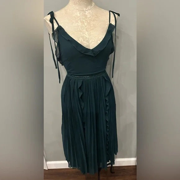 Lulus Never a Dull Moment Emerald Green Tie-Strap Pleated Midi Dress Size S  is available for purchase on au PAY Market - Imported Goods Online Store  Co.Ltd. | au PAY Market -